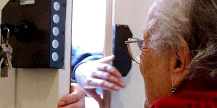Cagliari, emergenza truffe agli anziani online e porta a porta: nasce la rete di prevenzione e tutela