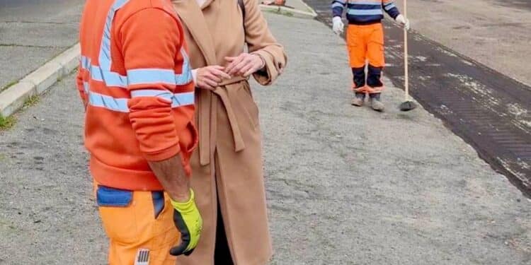 A Pirri super lavori davanti al mercato: “Nuovo asfalto e soluzioni in vista per le radici, cantiere in via dei Partigiani”