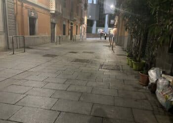 Cagliari, il deserto totale alla Marina: parcheggi e ristoranti semi vuoti, turisti e cagliaritani “scomparsi” nei locali
