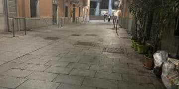 Cagliari, il deserto totale alla Marina: parcheggi e ristoranti semi vuoti, turisti e cagliaritani “scomparsi” nei locali