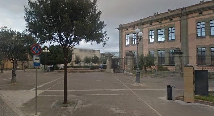 Dolianova, dieci anni nell’inferno delle estorsioni: “Ridotto a chiedere pochi euro per un caffè e persino a cercare cibo nei cestini”