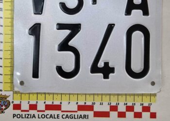 Cagliari, scoperto il furbetto con la targa falsa in via Campania:  denunciato un cagliaritano di 48 anni