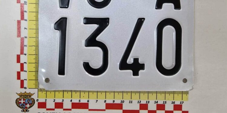 Cagliari, scoperto il furbetto con la targa falsa in via Campania:  denunciato un cagliaritano di 48 anni