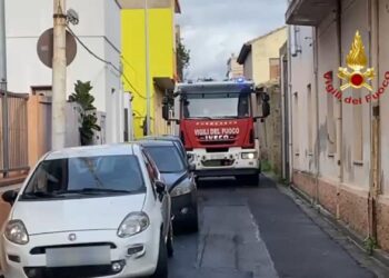 Sestu, sostanze chimiche nei locali di un’attività commerciale: una persona intossicata, in campo i vigili del fuoco