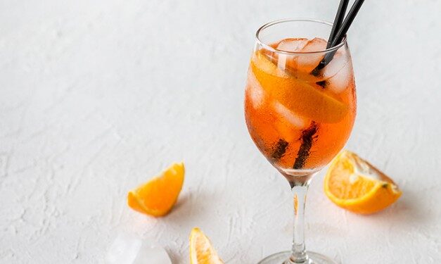 Cagliari, pioggia di commenti sul nuovo locale in via Roma: “Prezzi folli, qualità in calo e città ostaggio dell’aperitivo”