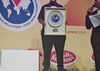 La terza pizza più buona al mondo è del cagliaritano Giuseppe Auriemma: arriva il premio più bello