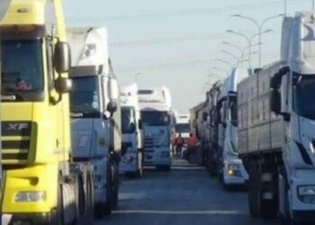 Caro carburanti, si ferma il trasporto merci in Sardegna: protesta degli autotrasportatori