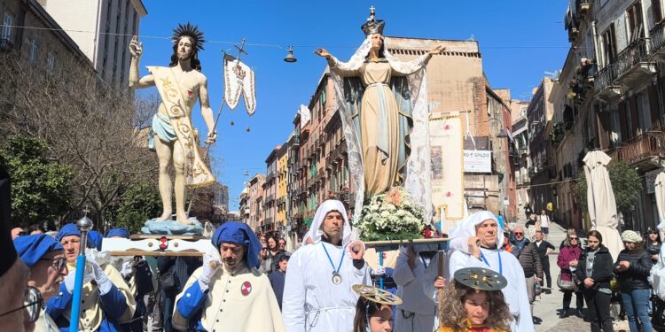 Cagliari, per le strade della città si celebra il commovente rito pasquale di S’incontru