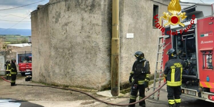 Nurri, incendio in un’abitazione: intervento dei vigili del fuoco