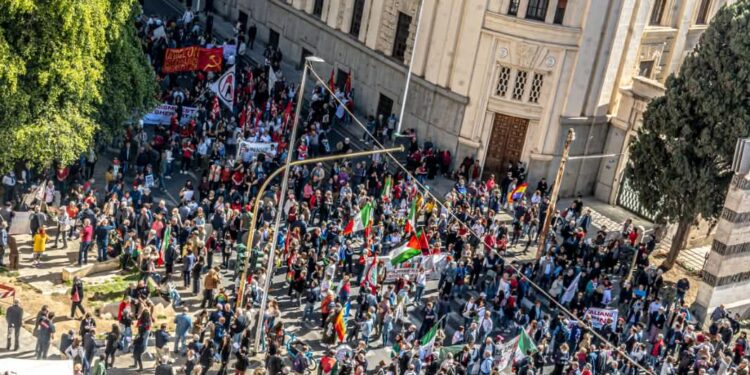 25 Aprile: in 5mila a Cagliari per il corteo ‘pace e diritti’, tutti in piazza per l’antifascismo