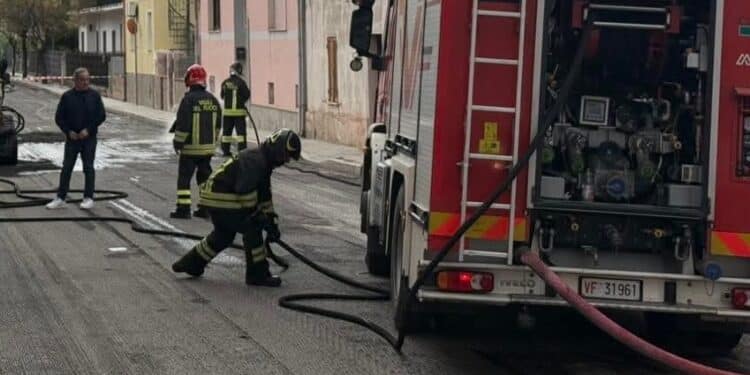 Sarroch, la posa della fibra causa la rottura di un tubo del gas: erogazione sospesa