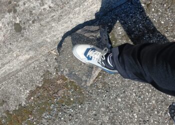 Incredibile sulla 131 verso Cagliari: chiodi sull’asfalto, decine di auto ferme con le ruote bucate