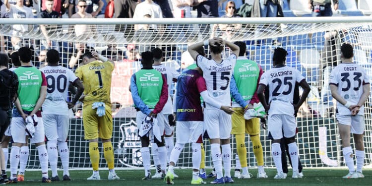 Cagliari ancora sconfitto, sui social esplode la rabbia dei tifosi