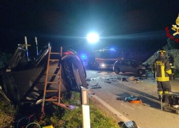 Ittiri, grave scontro tra auto sulla Sp 15: tre feriti estratti dalle lamiere, tra loro una minorenne