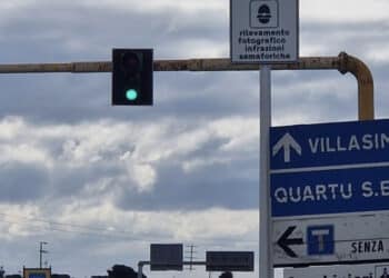 Quartu, nuovo rilevatore di passaggio col semaforo rosso sulla ex 554: multe salate a chi infrange le regole