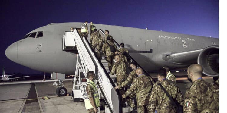 Libano, colpita da un razzo la base militare Unifil a Shama