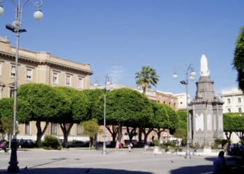 Il cuore di Cagliari rischia il blackout, l’affondo di Loi: “Serrande giù e degrado, Piazza del Carmine sta morendo”