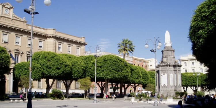 Il cuore di Cagliari rischia il blackout, l’affondo di Loi: “Serrande giù e degrado, Piazza del Carmine sta morendo”