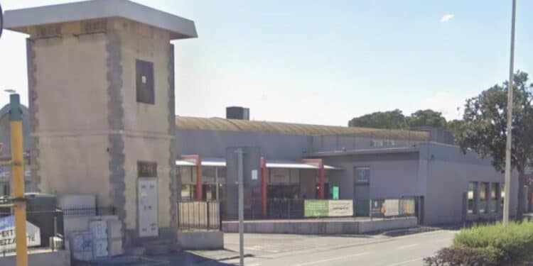 Cagliari, ha un infarto durante una consegna e la commessa gli salva la vita: “Un monumento non basterebbe per ricambiare”