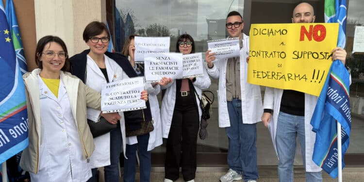 Dalla Sardegna a Roma, migliaia di farmacisti in piazza: “Segnale chiaro a Federfarma”