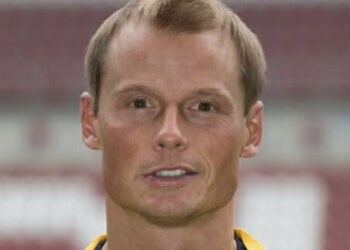 Mondo del calcio in lutto, l’ex portiere Alexander Manninger muore a 48 anni in un incidente