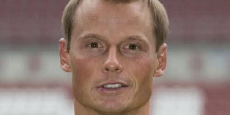 Mondo del calcio in lutto, l’ex portiere Alexander Manninger muore a 48 anni in un incidente