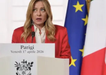 Meloni a Parigi per il vertice dei Volenterosi: “Navi italiane a Hormuz con l’autorizzazione del Parlamento”