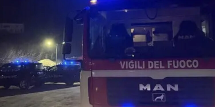 Si cala dalla grondaia per raggiungere la stanza di un amico in gita e cade: tragedia sfiorata per un 18enne