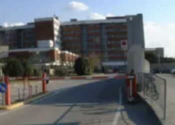 Viene sottoposto ad un intervento al braccio e muore a due anni e mezzo: “È entrato in ospedale saltellando, vogliamo la verità”