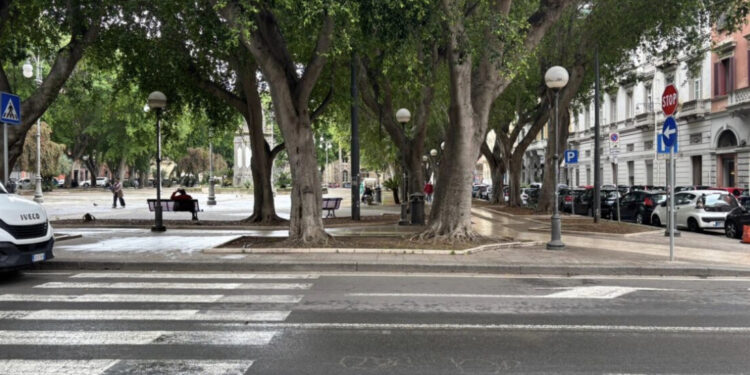 Cagliari, malata oncologica aggredita verbalmente in piazza del Carmine per non aver dato l’elemosina