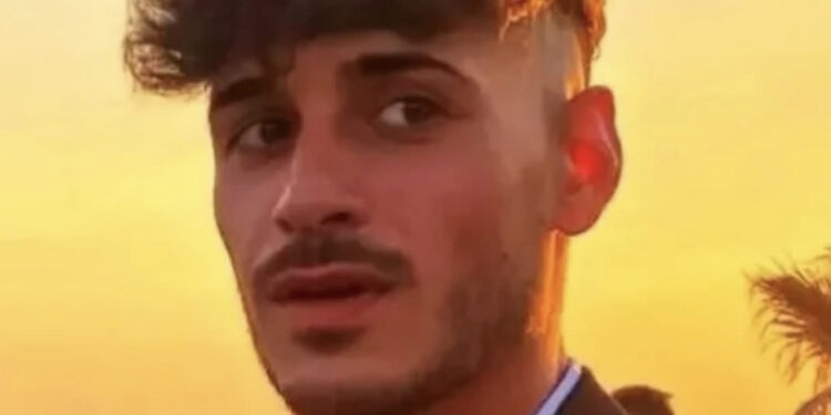 Ragazzo di 25 anni ucciso in un parcheggio: fermato un 16enne, denunciati 4 giovanissimi