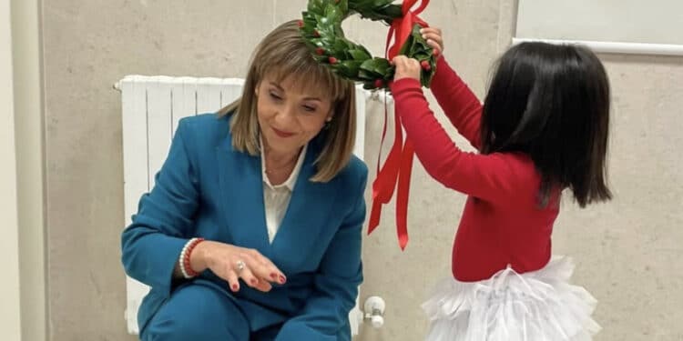 Cagliari, si laurea circondata dall’amore delle nipotine: il sogno realizzato di Ornella