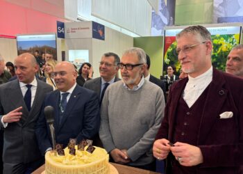 Il Pecorino Romano debutta a Vinitaly: il formaggio dalla Sardegna conquista i visitatori a Verona