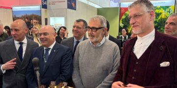 Il Pecorino Romano debutta a Vinitaly: il formaggio dalla Sardegna conquista i visitatori a Verona