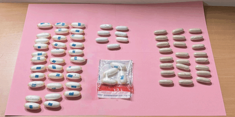 Alghero, sbarca dall’aereo con 64 ovuli tra eroina e cocaina nello stomaco: arrestato