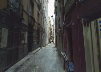 Cagliari, ennesimo tentativo di furto alla Marina: preso di mira dai malviventi un salone in via Barcellona