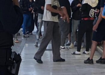 Cagliari, violenza fuori dalla stazione dei bus: “Giovani stranieri molestano le ragazze e scippano i passanti”