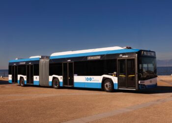 Pasqua e Pasquetta al Poetto a zero stress: debuttano i maxi bus elettrici