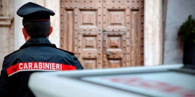 Terrore in casa a San Gavino, dopo il divieto di avvicinamento tenta di sfondare la porta di casa dell’ex compagna