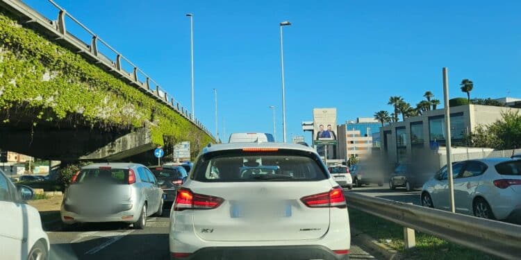 Cagliari invivibile, automobilisti prigionieri dell’incubo traffico: un’ora per pochi chilometri sull’asse mediano