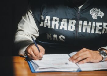 Maxi sequestro di acqua minerale dai Nas di Cagliari: oltre 17mila bottiglie in un deposito abusivo