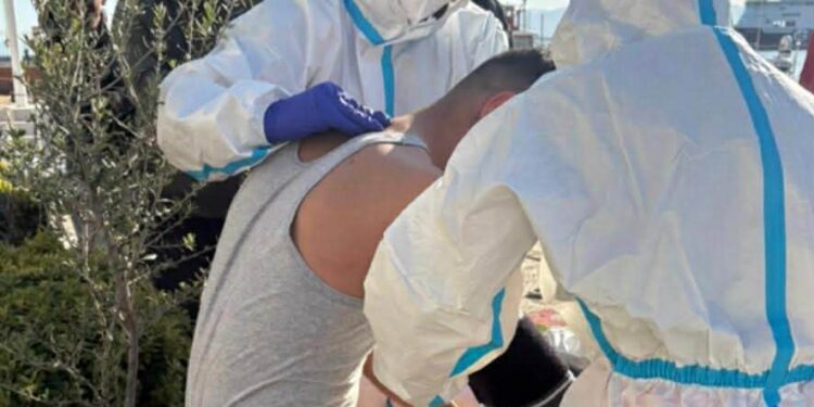 Cagliari, clamoroso sbarco di 16 algerini al porto di via Roma: intercettati e portati in salvo nel capoluogo