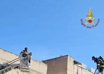 Cagliari, a fuoco la canna fumaria di un ristorante: salvo il locale