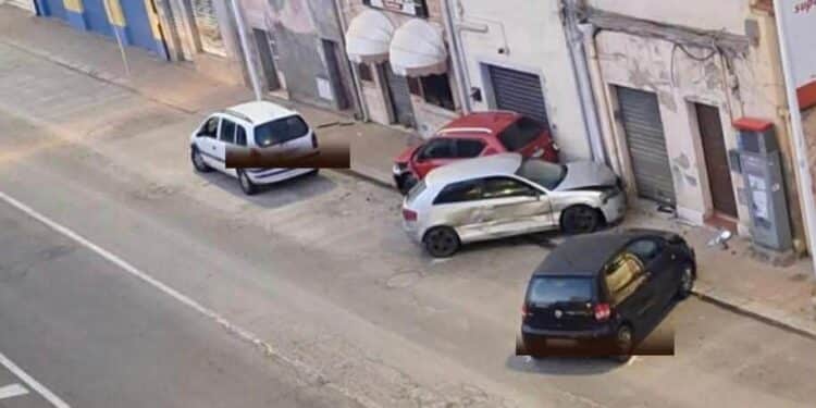 Malamovida a Cagliari, ragazzini ubriachi a Sant’Avendrace travolgono le auto in sosta davanti al Mamma Bistrot