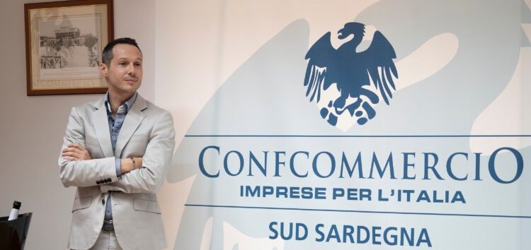 Caro carburanti e contratti “pirata”, l’allarme degli agenti di commercio nel sud Sardegna: “Costi impossibili per il nostro lavoro”