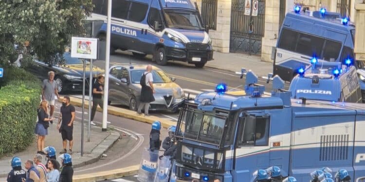 Cagliari, commemorazione Ramelli e contro-corteo: clima incandescente