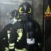 Cagliari, paura a Sant’Elia: divampa un incendio in una cantina, salvi gli appartamenti