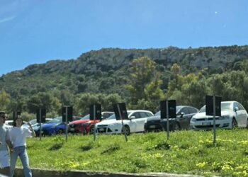 Pasquetta a Cagliari, boom di presenze al Poetto: parcheggi esauriti a Marina Piccola, affari record per i chioschi