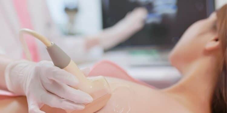 “In Sardegna manca il farmaco salvavita, donne malate di cancro costrette a viaggi fuori regione per curarsi”