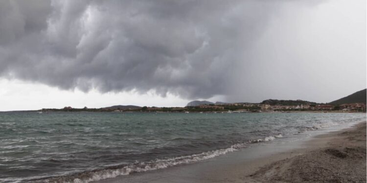 Sardegna, l’inverno non è ancora finito: da domenica torna la pioggia e crollano le temperature
